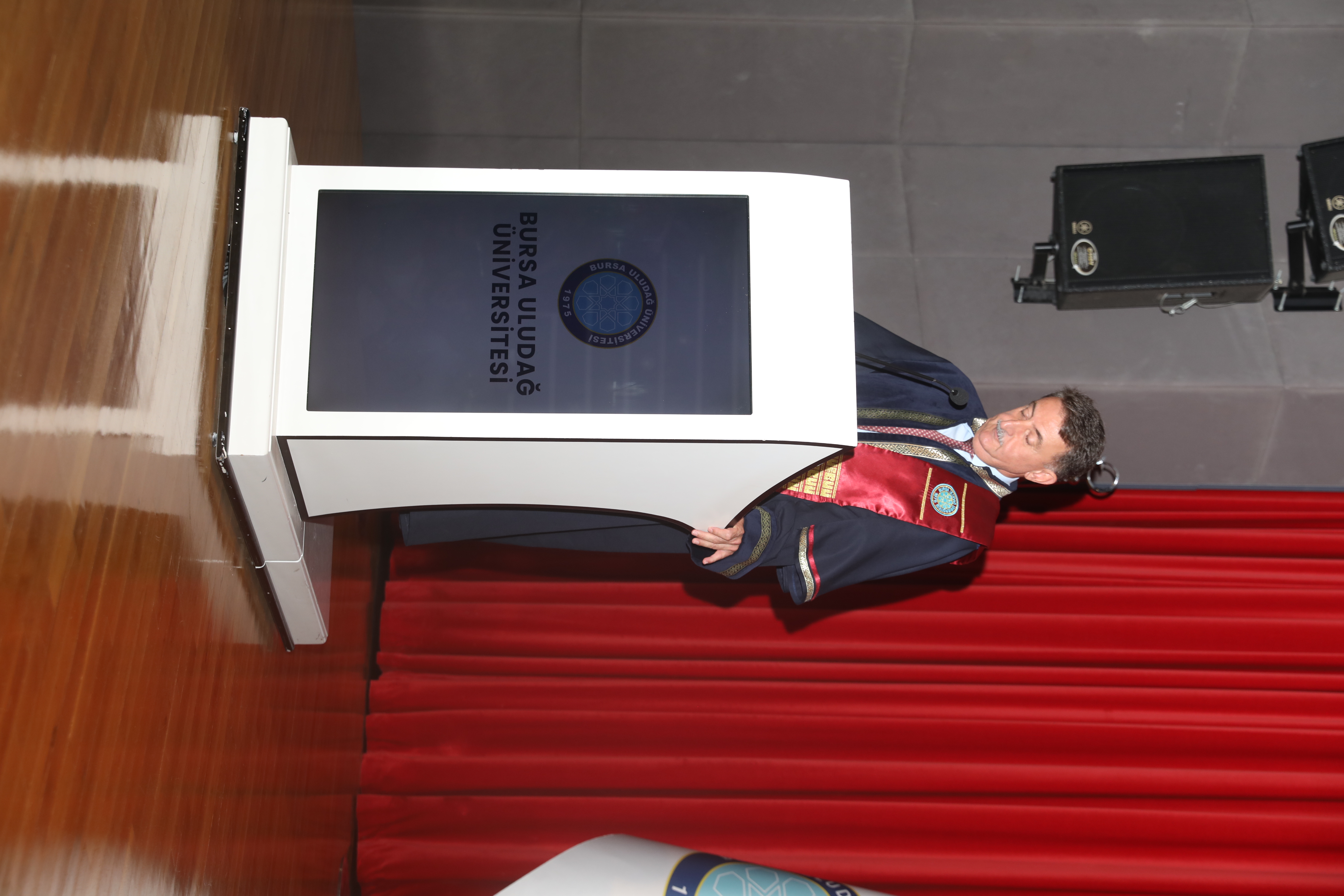 GÜZEL SANATLAR FAKÜLTESİ 2025-2026 AKADEMİK YILI MEZUNİYET TÖRENİ GERÇEKLEŞTİRİLDİ